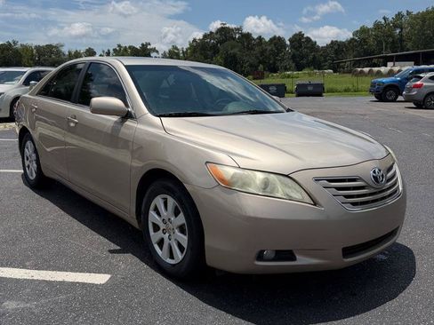 Used 2009 Toyota Camry XLE FWD image 1