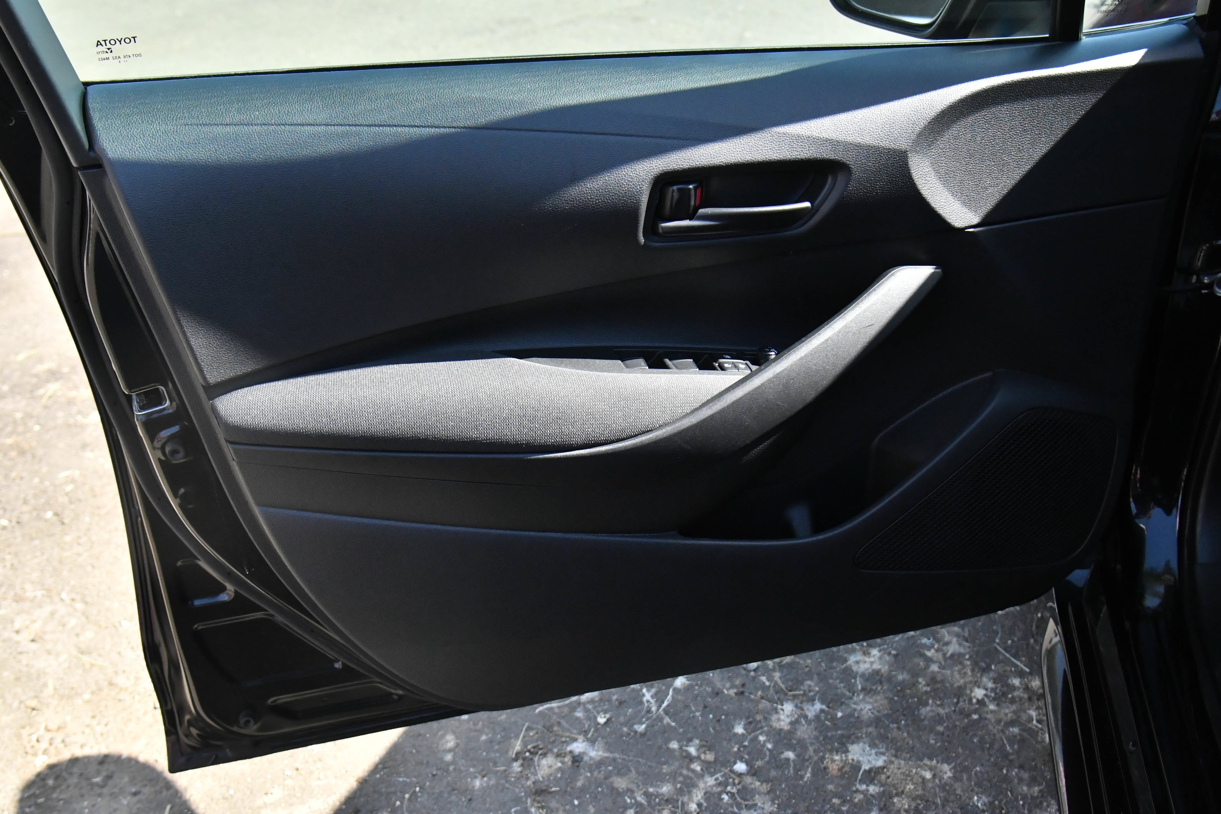 Used 2025 Toyota Corolla LE FWD image 13