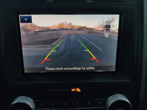 Used 2021 Ford Expedition XLT image 9