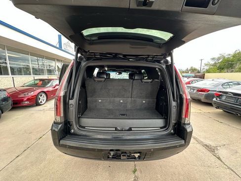Used 2015 Cadillac Escalade Platinum AWD/4WD image 9