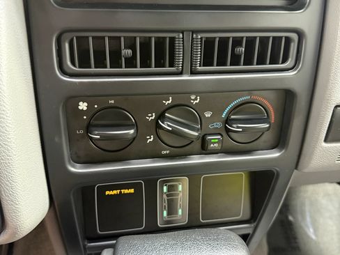 Used 1995 Jeep Grand Cherokee Laredo AWD/4WD image 65