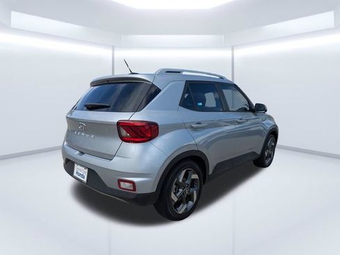 Used 2023 Hyundai Venue SEL FWD image 4