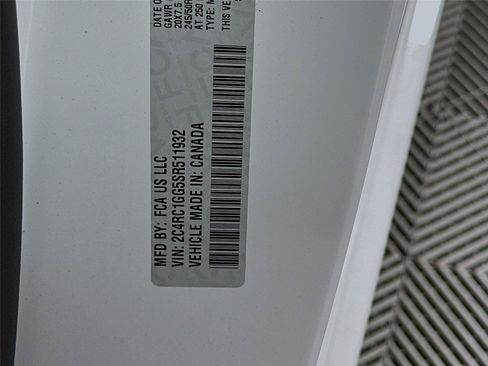Used 2025 Chrysler Pacifica Limited FWD image 24