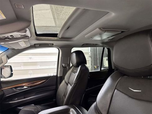 Used 2019 Cadillac Escalade Luxury image 19