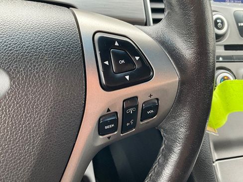 Used 2015 Ford Taurus SEL FWD image 17