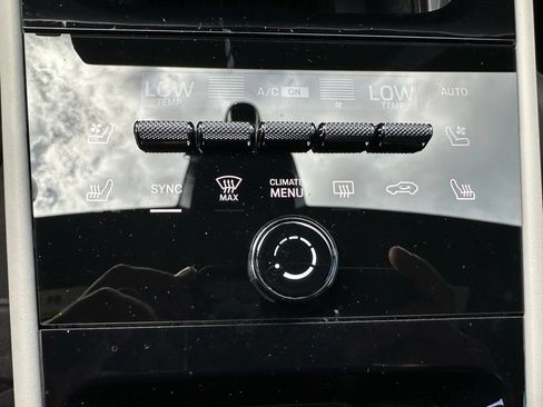 Certified 2024 Porsche Cayenne AWD/4WD image 30