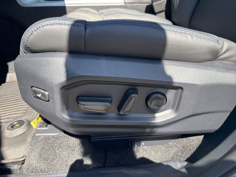Used 2025 Toyota Tundra Platinum AWD/4WD image 11