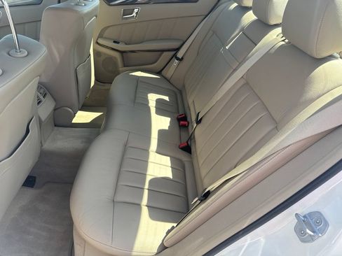 Used 2010 Mercedes-Benz E 350 Sedan image 27