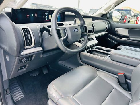 Used 2025 Ford Expedition Active AWD/4WD image 19