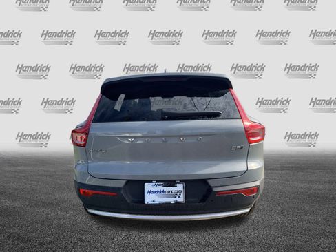 Used 2025 Volvo XC40 B5 Plus image 9