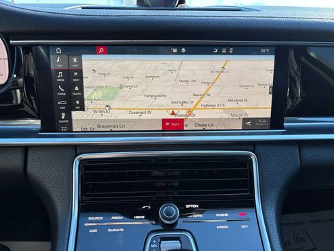 Used 2018 Porsche Panamera image 26