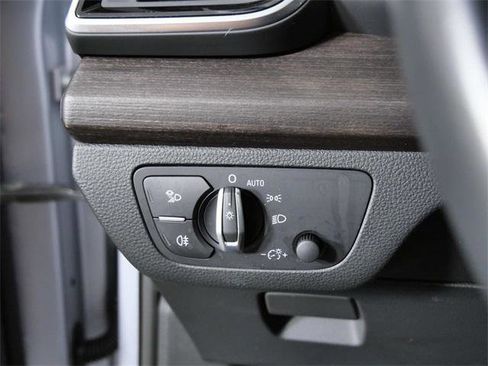 Used 2022 Audi Q5 2.0T Premium w/ Convenience Package image 22