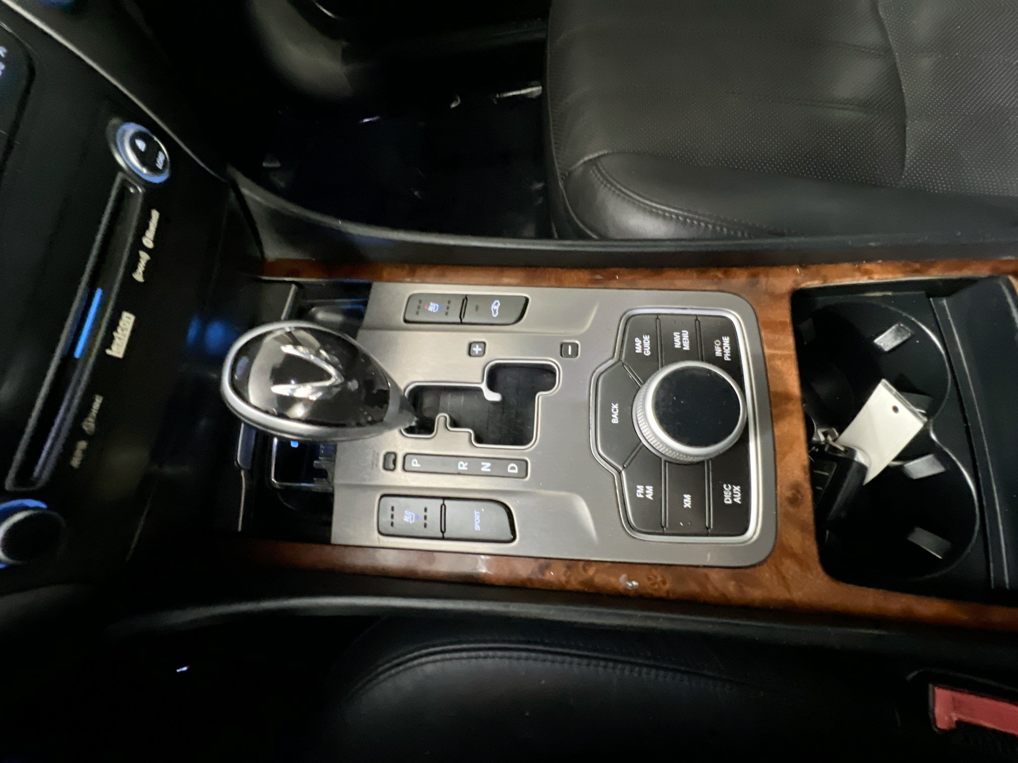 Used 2013 Hyundai Equus Signature RWD image 25
