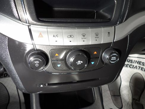 Used 2018 Dodge Journey SE image 14