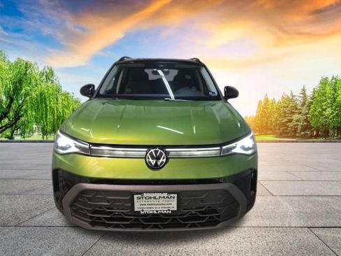 Used 2025 Volkswagen Taos SE AWD/4WD image 9