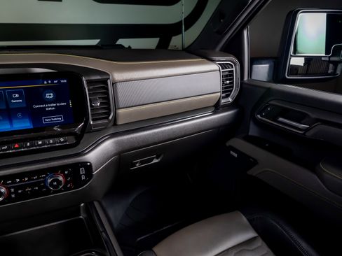 Used 2024 Chevrolet Silverado 2500 ZR2 w/ Technology Package image 7