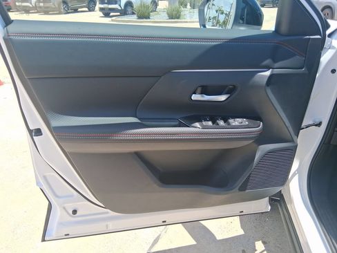 New 2026 Nissan Kicks SR FWD image 11