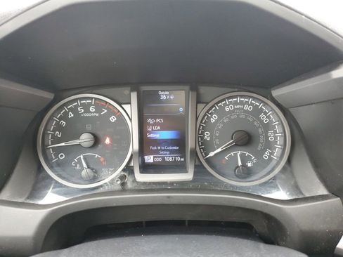 Used 2020 Toyota Tacoma TRD Sport image 12