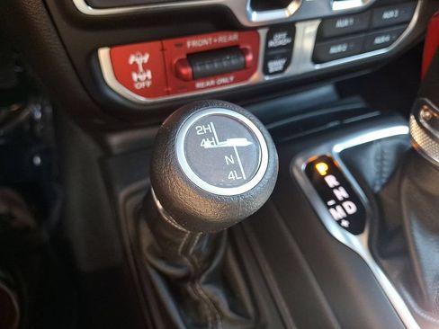 Used 2026 Jeep Wrangler Unlimited Rubicon AWD/4WD image 25