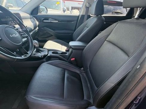 Certified 2024 Kia Seltos EX FWD image 3