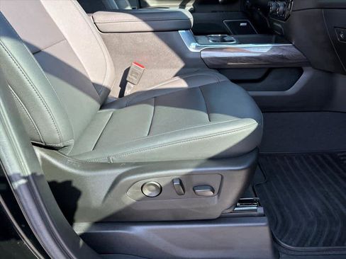 Used 2025 Chevrolet Silverado 2500 LTZ w/ Z71 Chrome Sport Edition image 7