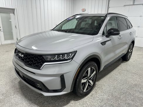 Used 2022 Kia Sorento EX image 5