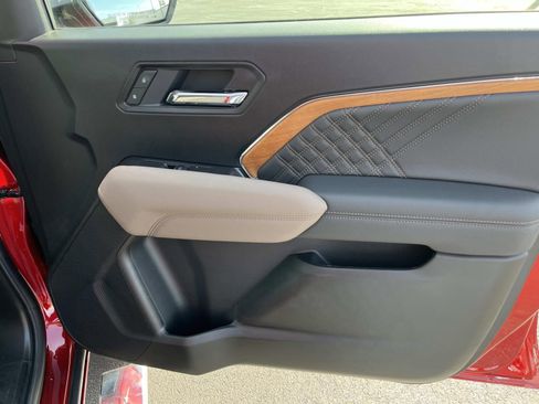 Used 2025 GMC Canyon Denali image 23