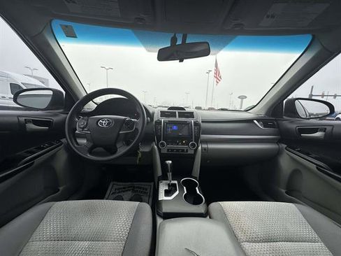 Used 2014 Toyota Camry L image 14