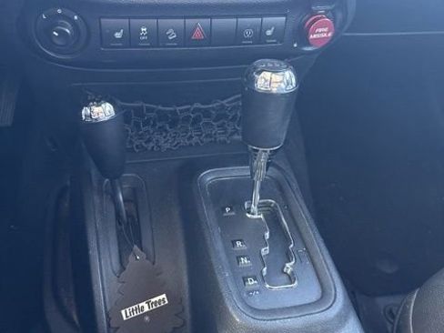 Used 2014 Jeep Wrangler Unlimited Rubicon w/ Connectivity Group AWD/4WD image 20