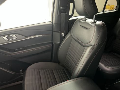 Used 2025 Ford Explorer ST-Line AWD/4WD image 27