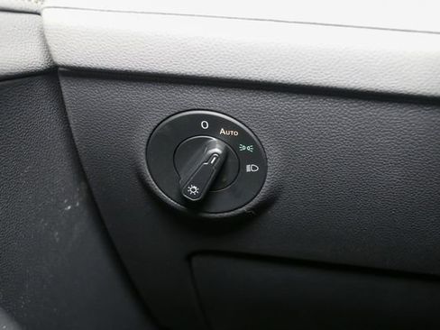 Used 2022 Volkswagen Taos SEL image 36