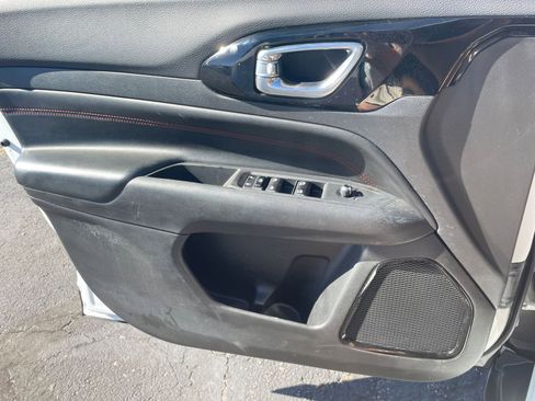 Used 2025 Jeep Compass Trailhawk image 20