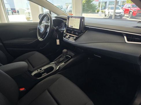 Used 2025 Toyota Corolla LE FWD image 43