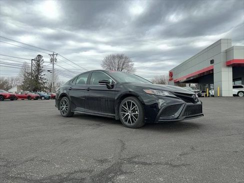 Certified 2023 Toyota Camry SE image 1