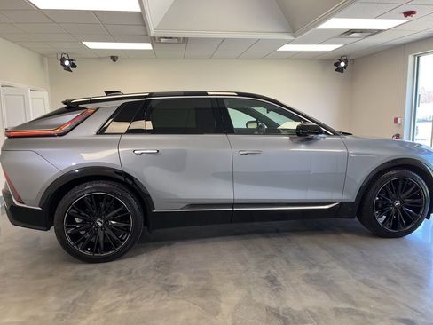 Certified 2024 Cadillac Lyriq Luxury image 8