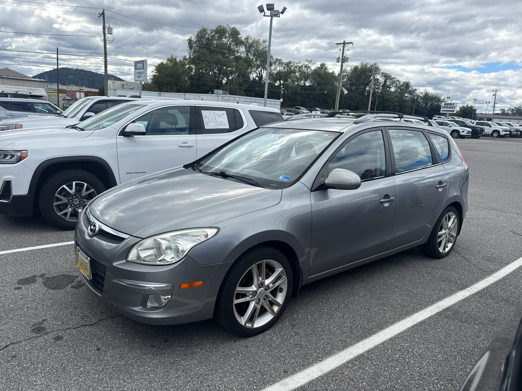 Used 2012 Hyundai Elantra FWD image 2