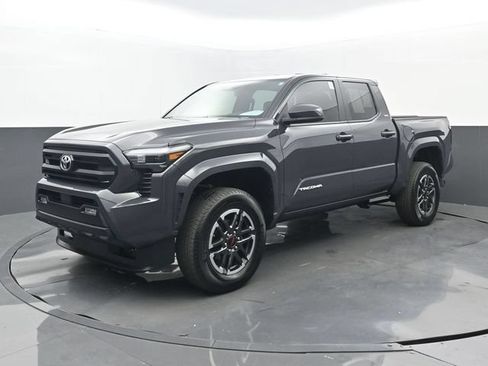 Used 2025 Toyota Tacoma SR5 AWD/4WD image 22