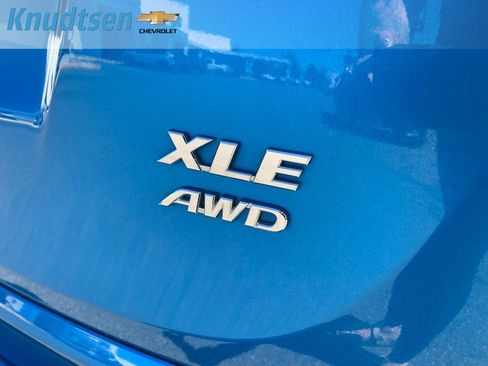 Used 2017 Toyota RAV4 XLE AWD/4WD image 9