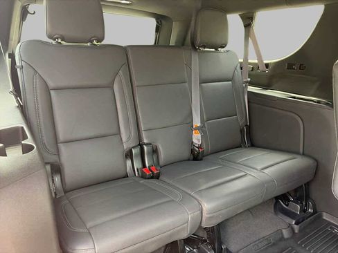 Used 2023 Chevrolet Suburban LT w/ Luxury Package RWD image 16