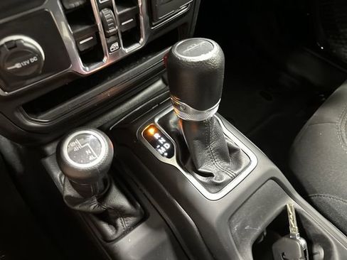 Used 2023 Jeep Gladiator Sport AWD/4WD image 32