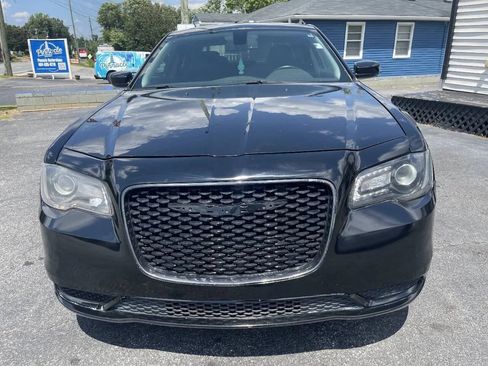 Used 2020 Chrysler 300 Touring w/ Sport Appearance Package RWD image 2