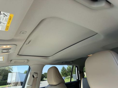 Used 2023 Toyota Highlander XLE FWD image 25
