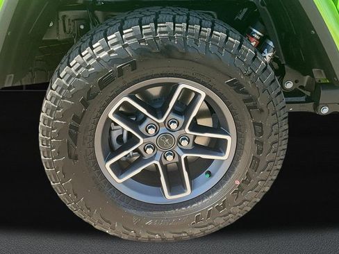 Used 2025 Jeep Gladiator Mojave image 10