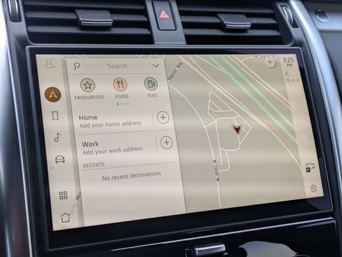 Certified 2024 Land Rover Discovery Dynamic SE image 21