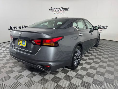 Used 2025 Nissan Altima 2.5 SV FWD image 6