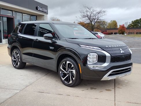 New 2025 Mitsubishi Outlander SE image 14