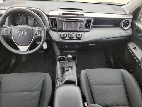 Used 2018 Toyota RAV4 LE FWD image 28