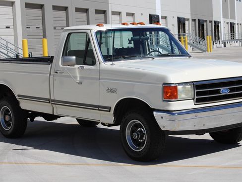Used 1990 Ford F150 4x4 Regular Cab image 3
