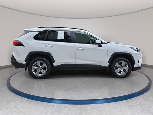 Used 2025 Toyota RAV4 XLE w/ Convenience Package FWD image 4