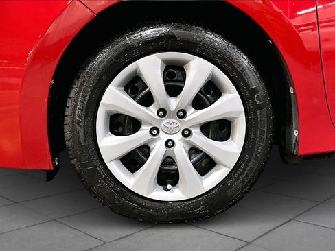 Used 2015 Toyota Corolla LE image 10